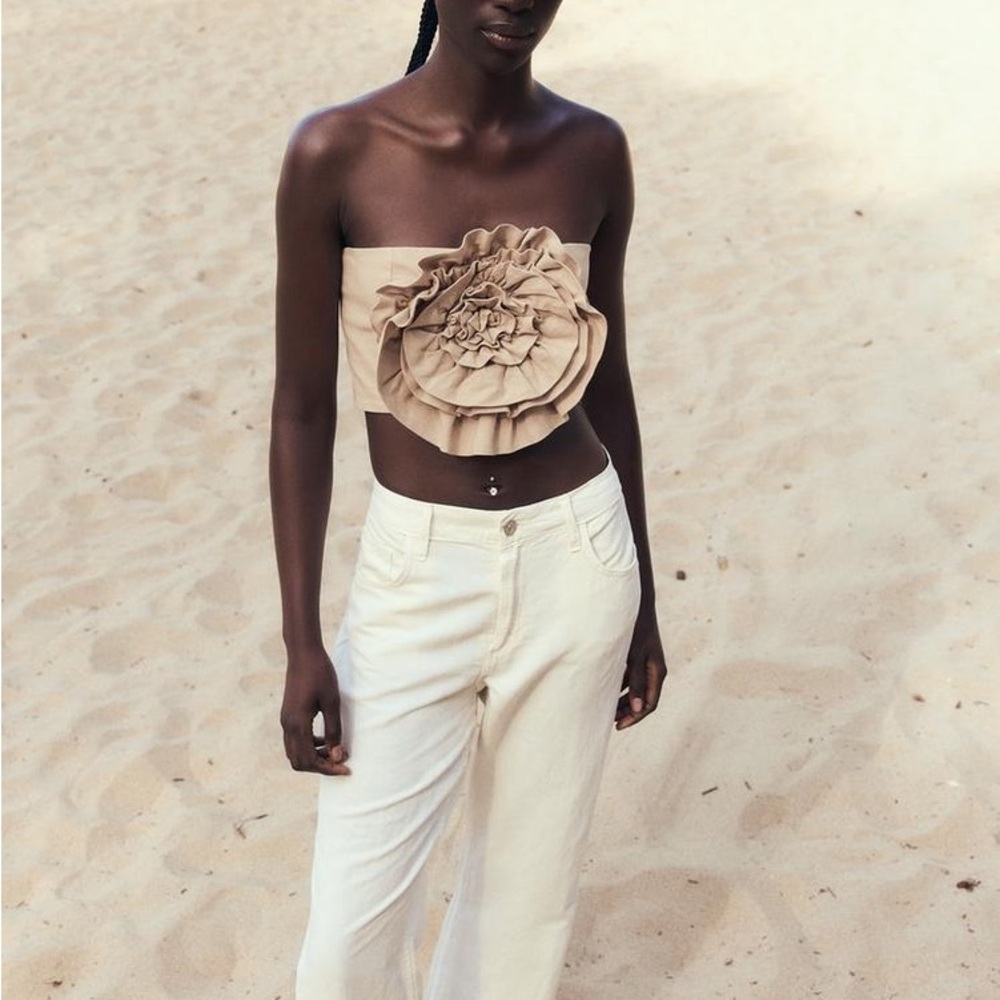 Zara - TEXTURED FLOWER TOP